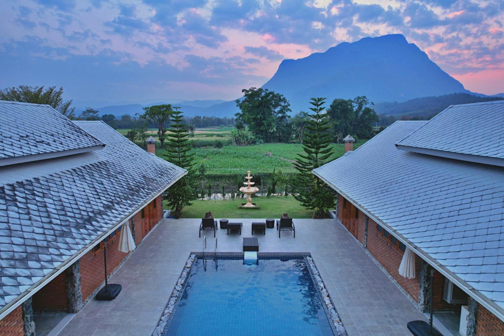 The Wes Village, Incl Free Breakfast & 100 Thb Food Gift Bed & Breakfast