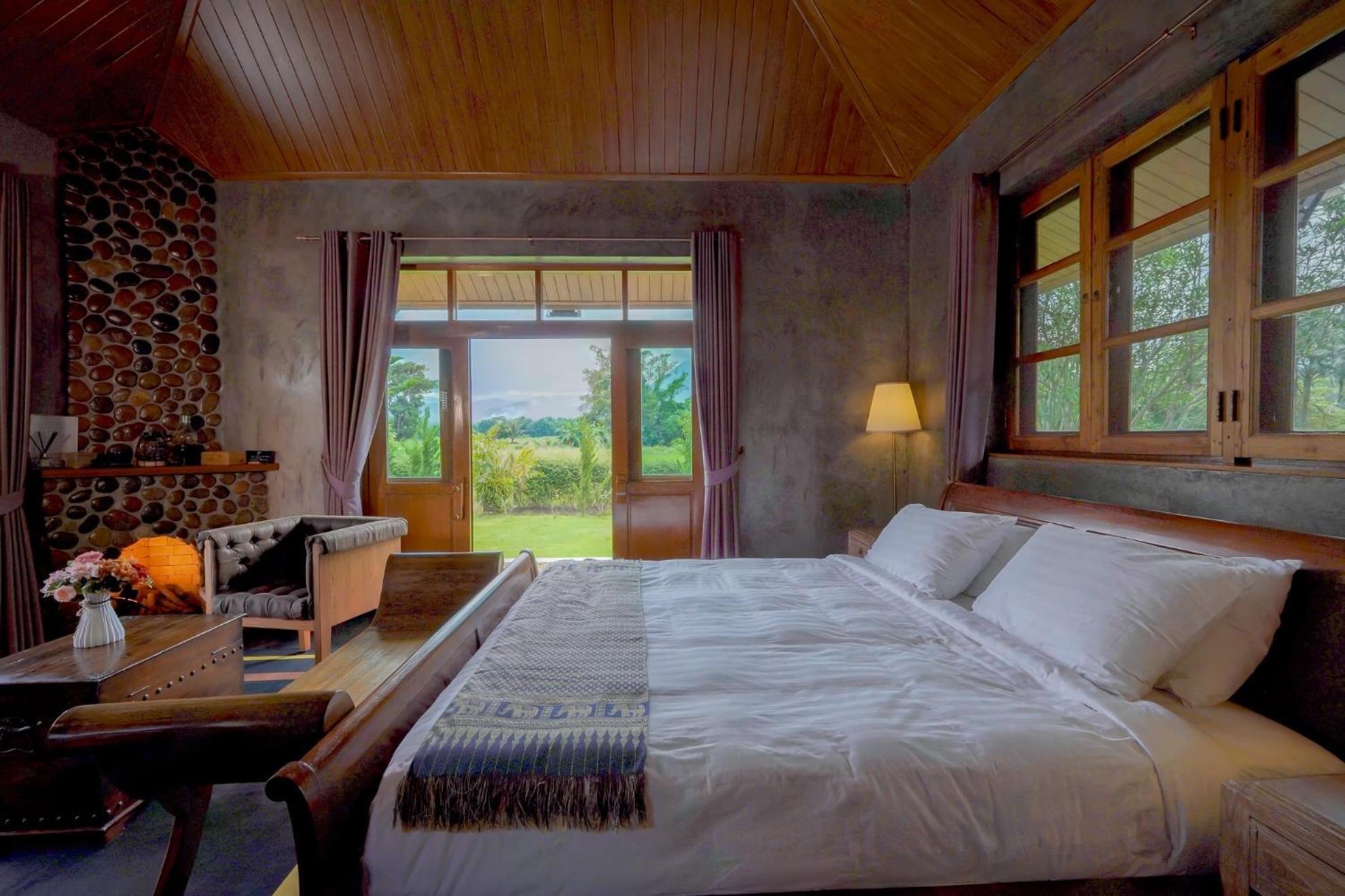 Bed & Breakfast The Wes Village, Incl Free Breakfast & 100 Thb Food Gift