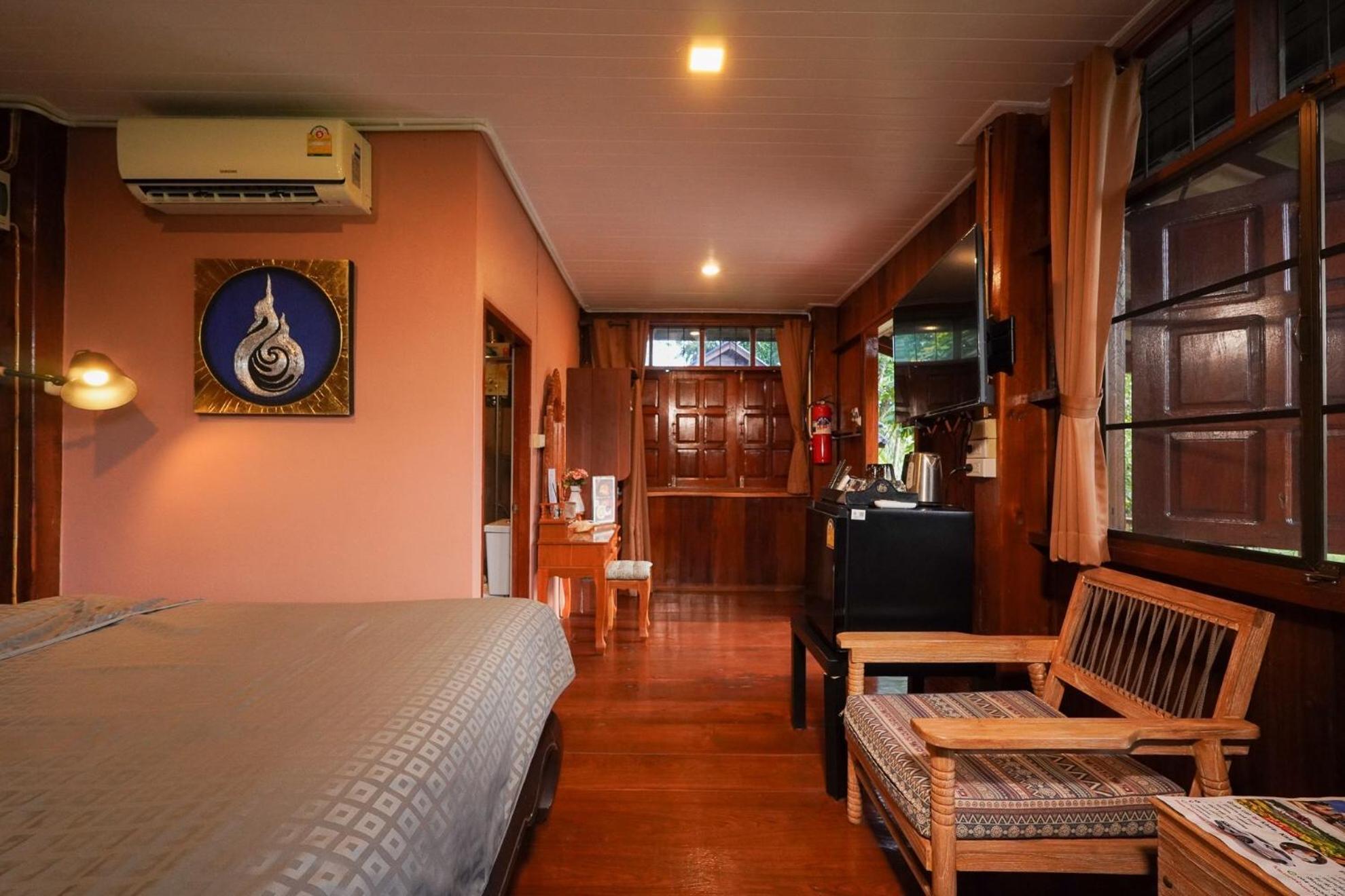 Bed & Breakfast The Wes Village, Incl Free Breakfast & 100 Thb Food Gift