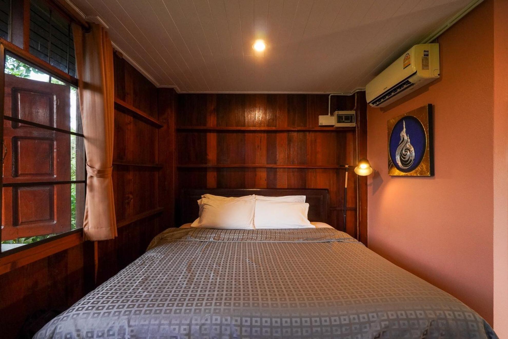 The Wes Village, Incl Free Breakfast & 100 Thb Food Gift Bed & Breakfast 3*