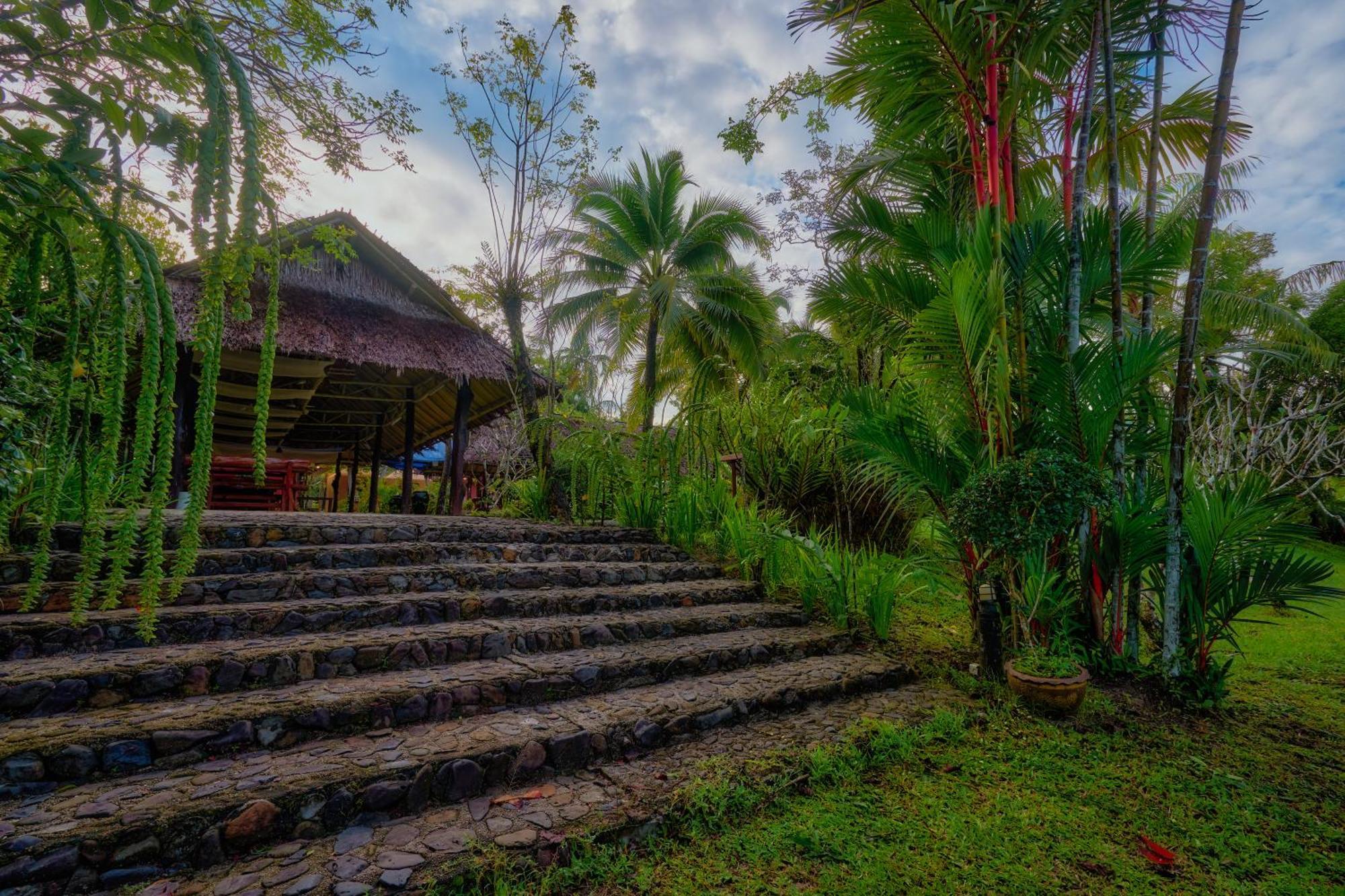 Sawasdee Lagoon Resort *