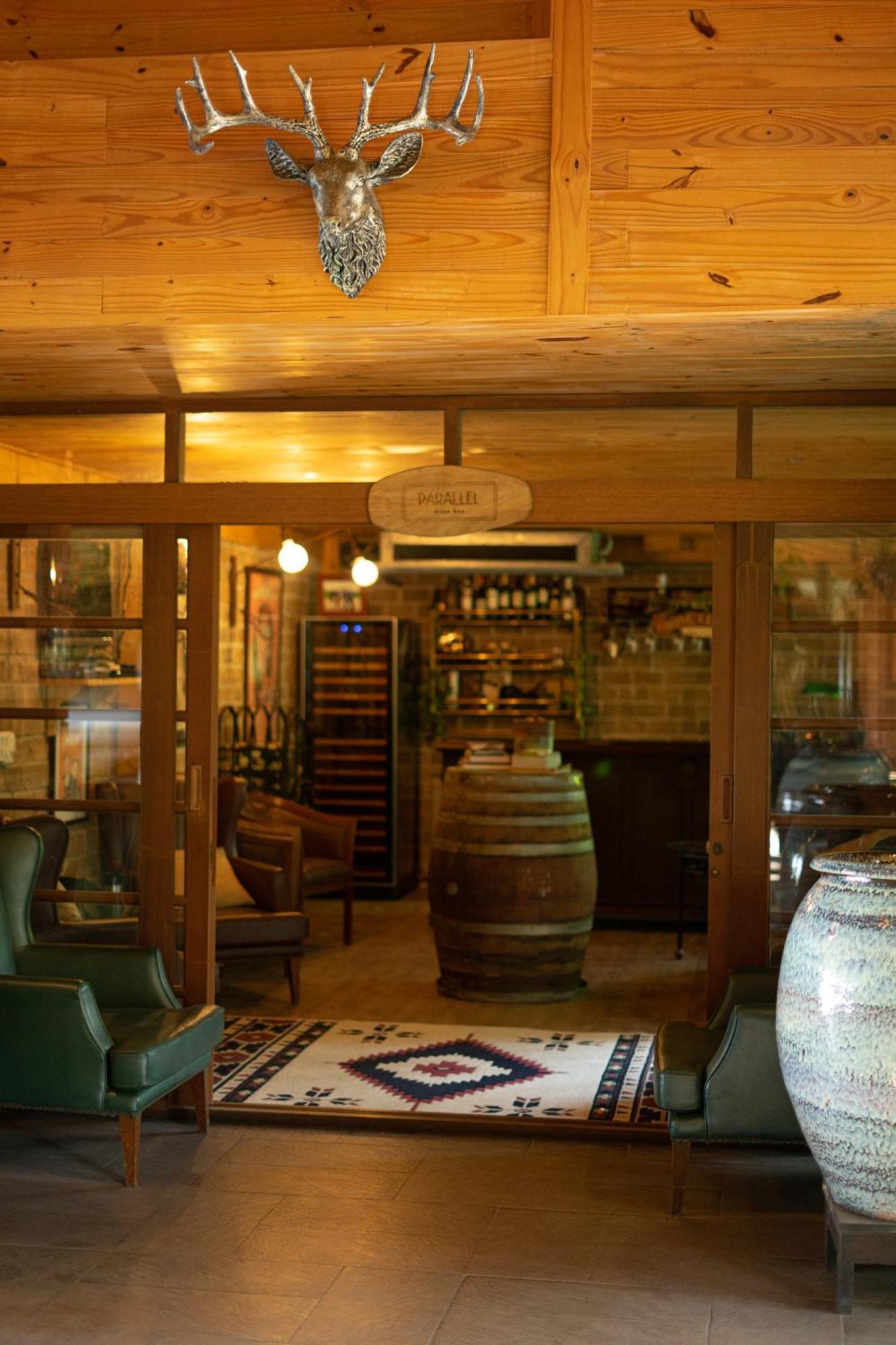 Issara Boutique Winery Hotel Muak Lek