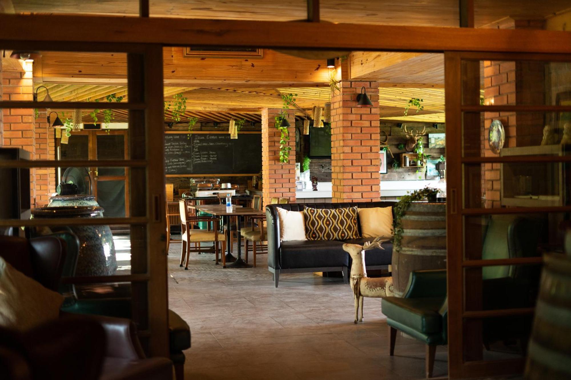 Hotel Issara Boutique Winery