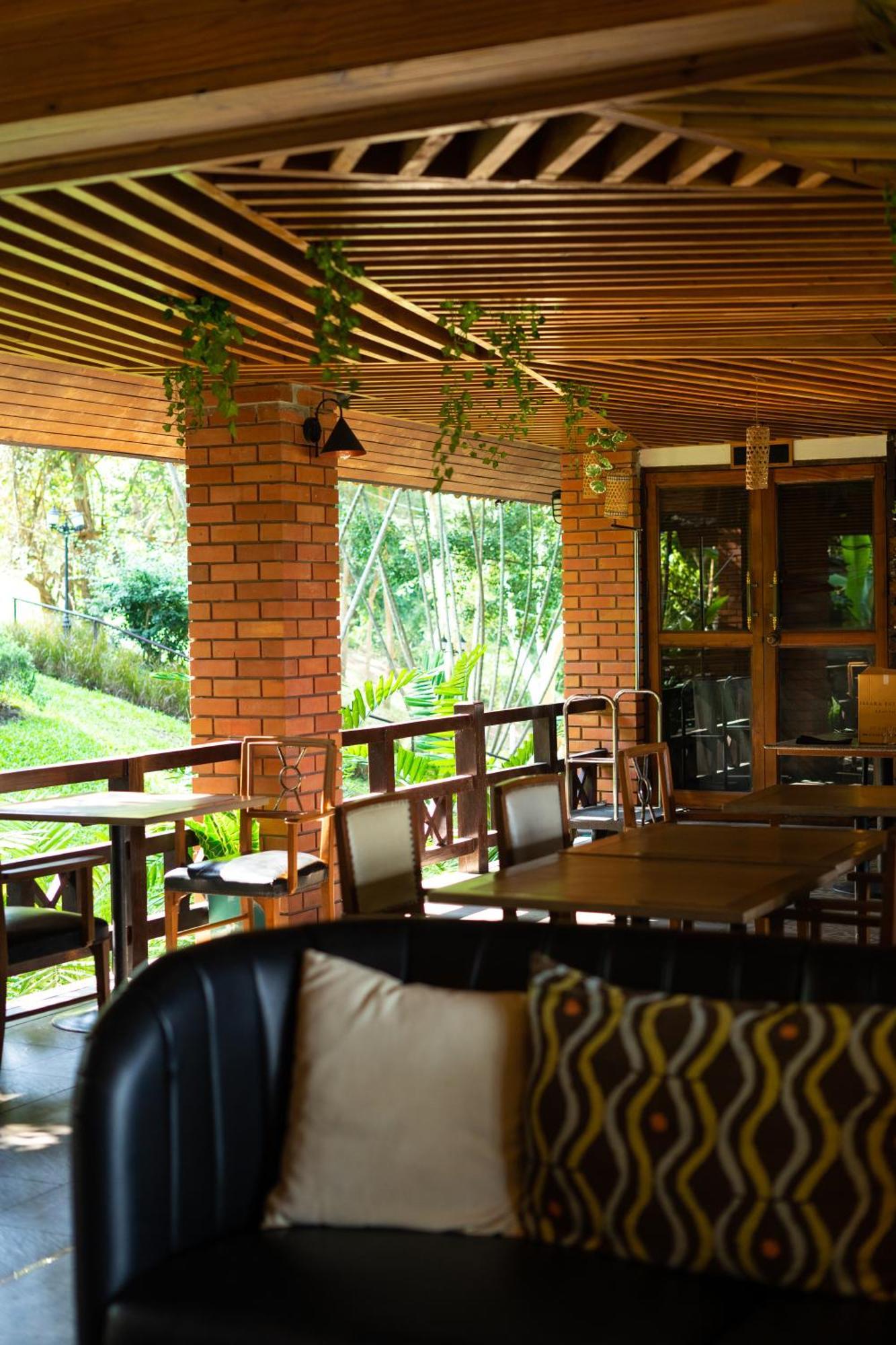 Issara Boutique Winery Muak Lek