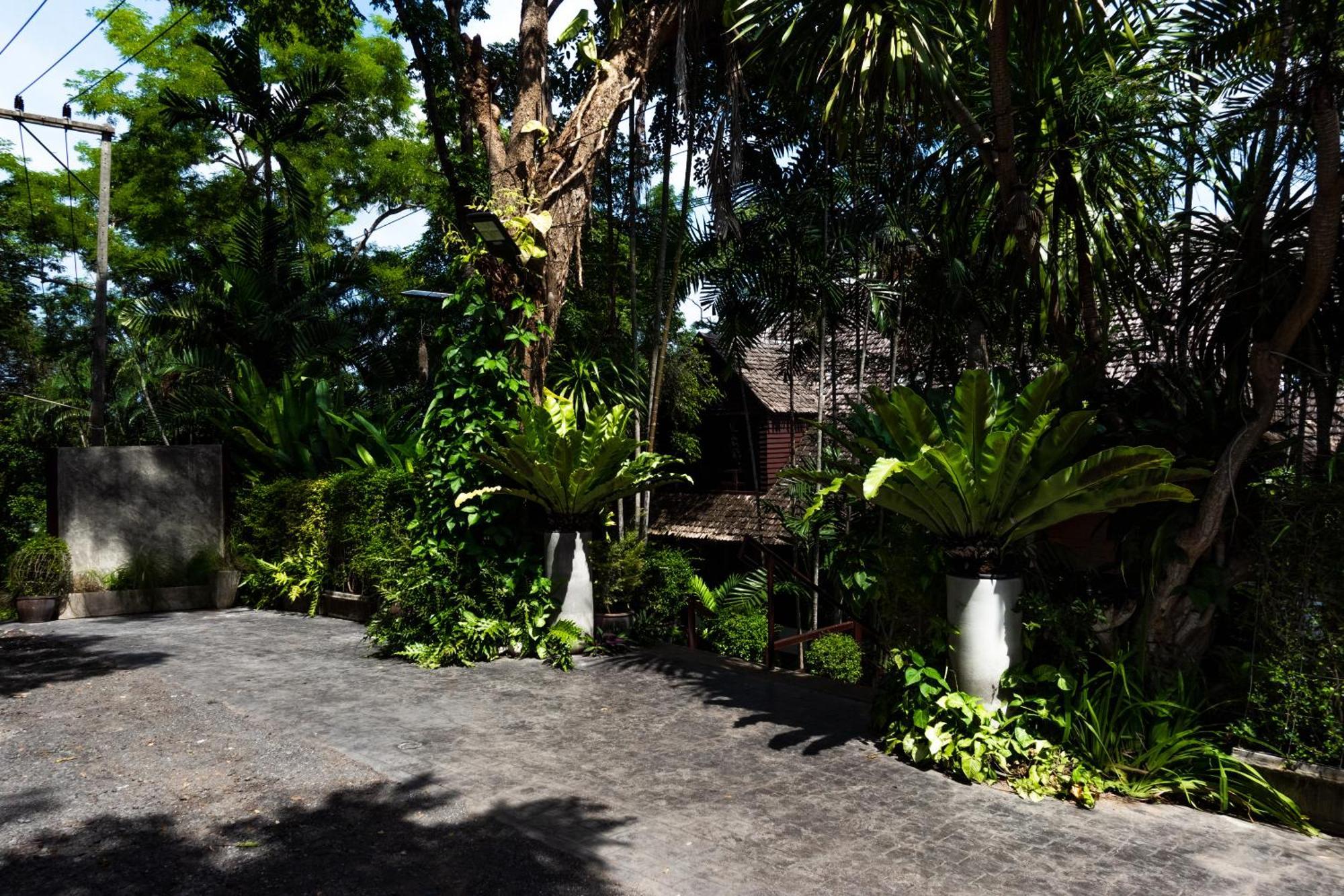 Issara Boutique Winery Hotel 4*