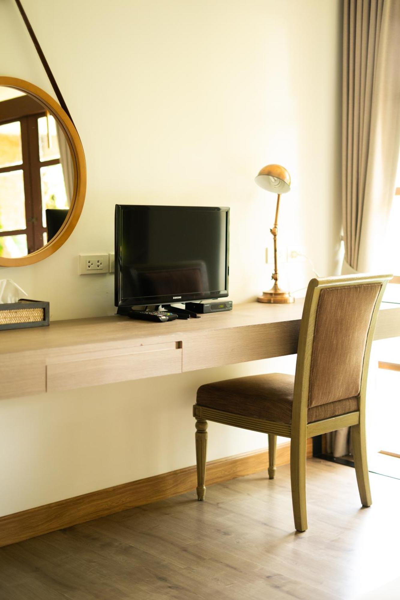 Issara Boutique Winery Hotel Muak Lek