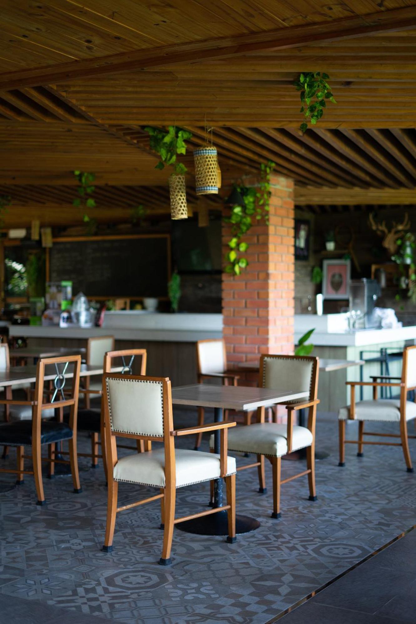 Hotel Issara Boutique Winery Muak Lek