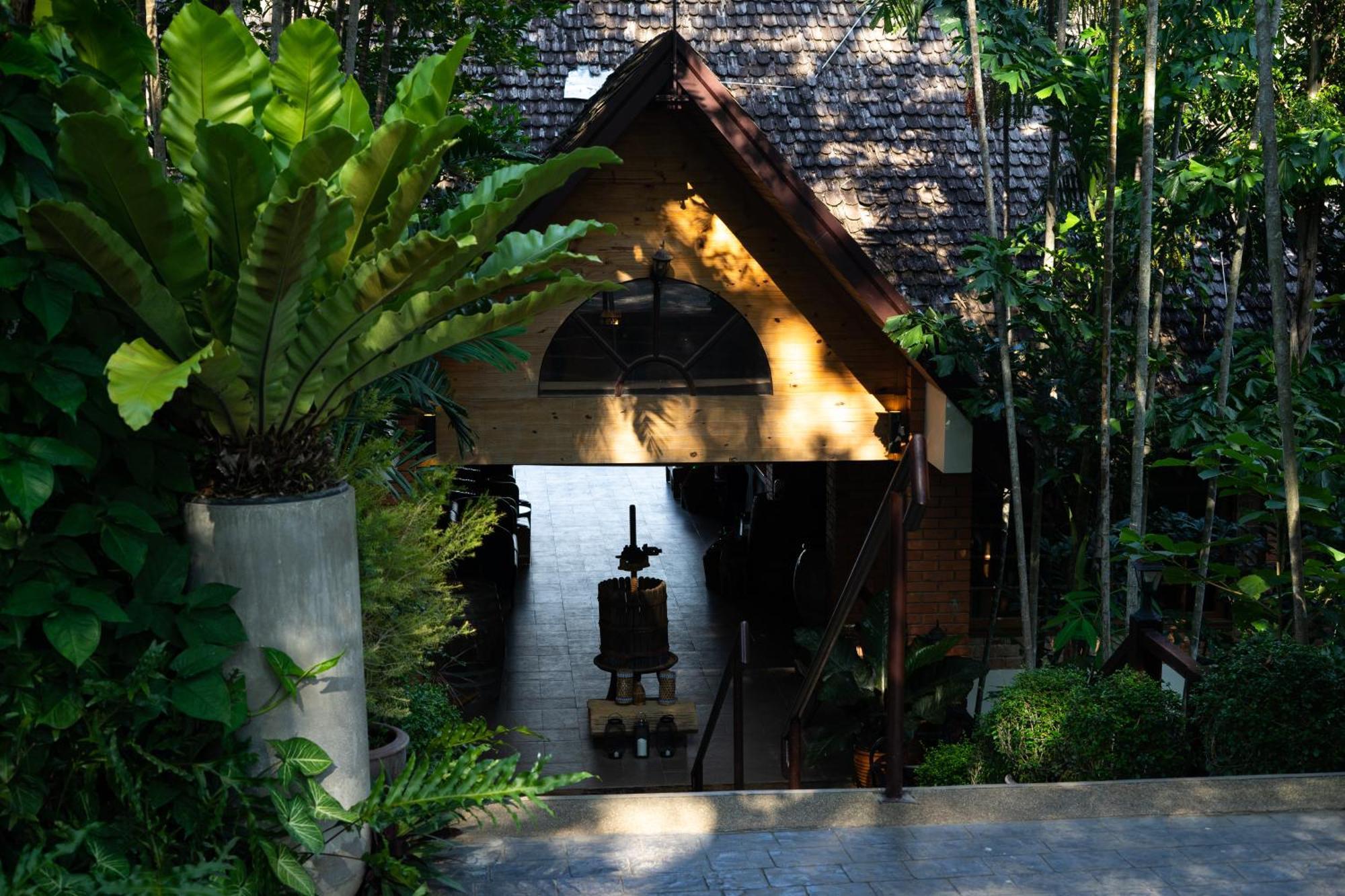 Issara Boutique Winery 4*