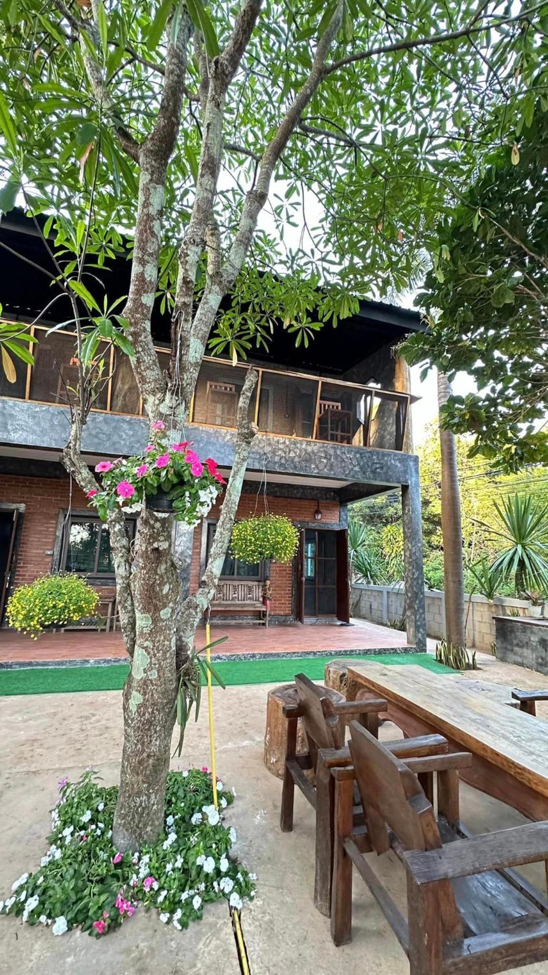 Ban Pataraphan: Traditional Thai Retreat In Khunyuam, Maehongson *