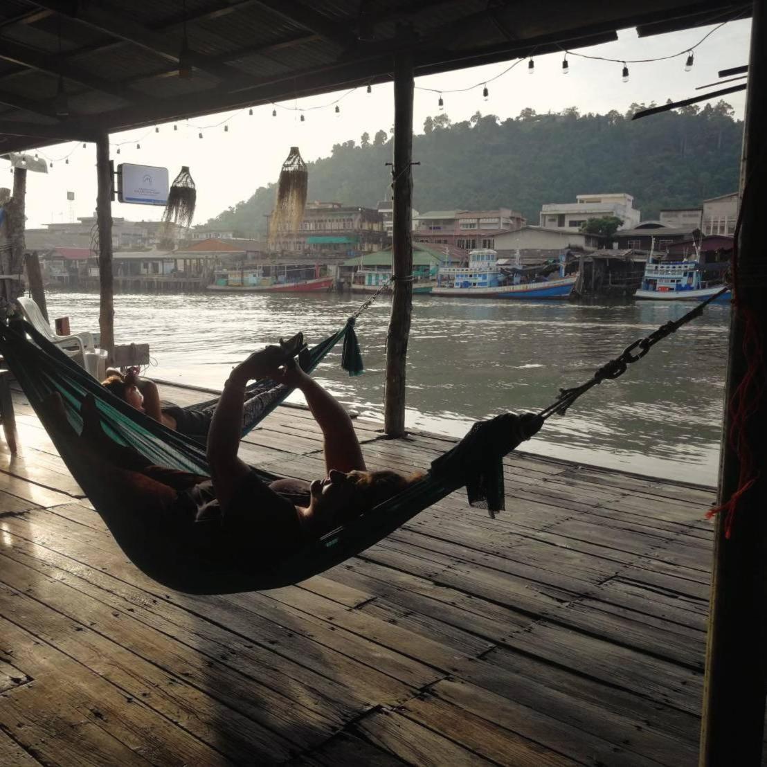 Rub Lom Chom Klong * Chumphon