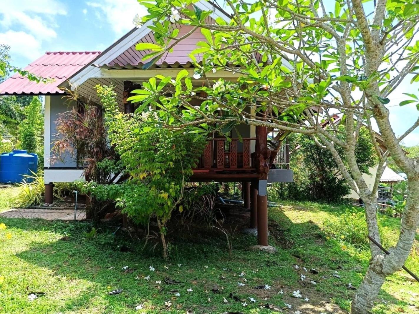 Three Monkeys Guest house *