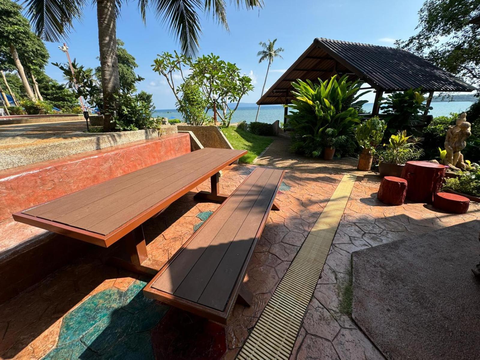 Buri Hut Natural Koh Mak