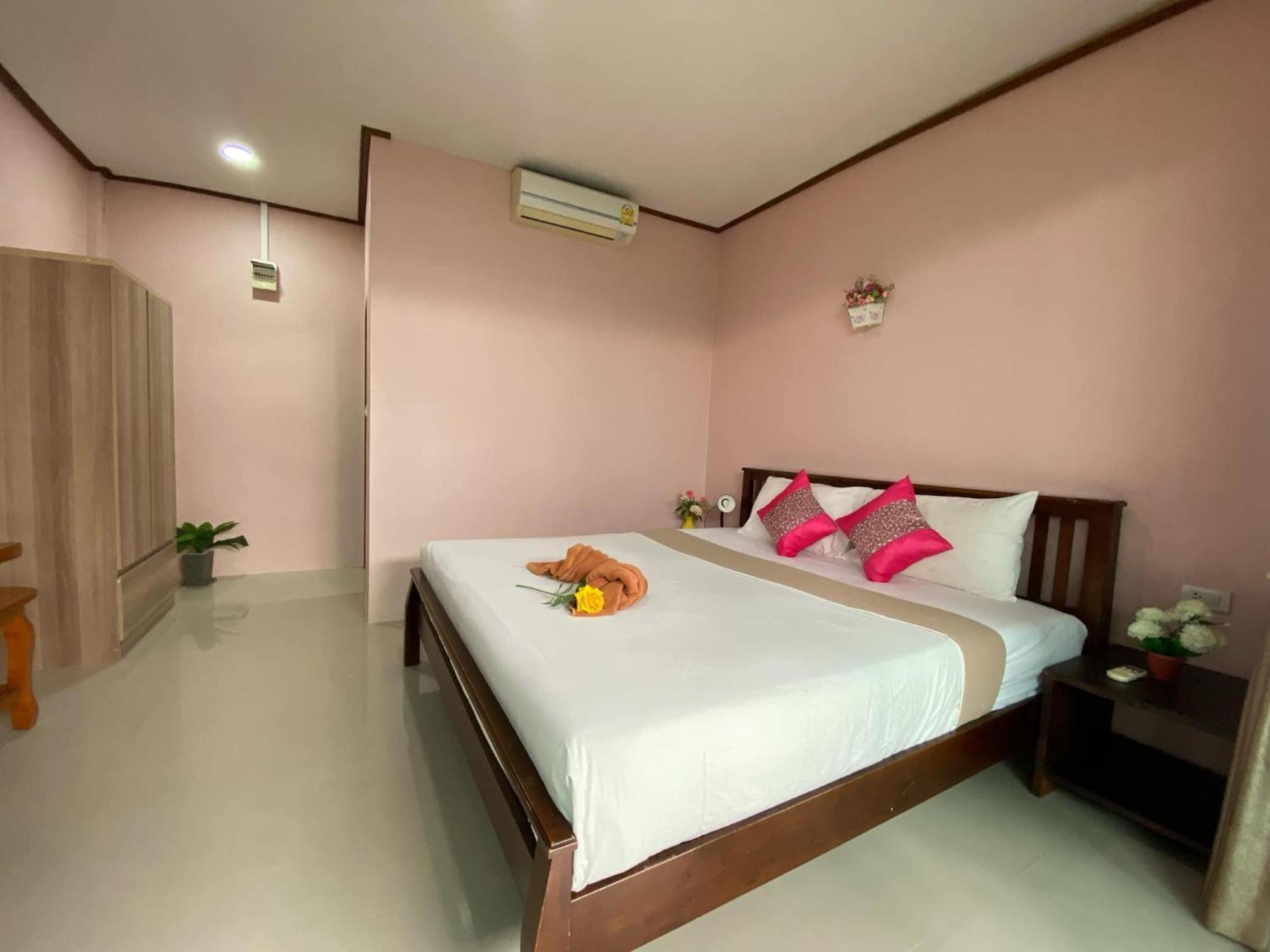 Lanta Wild Hotel 2*