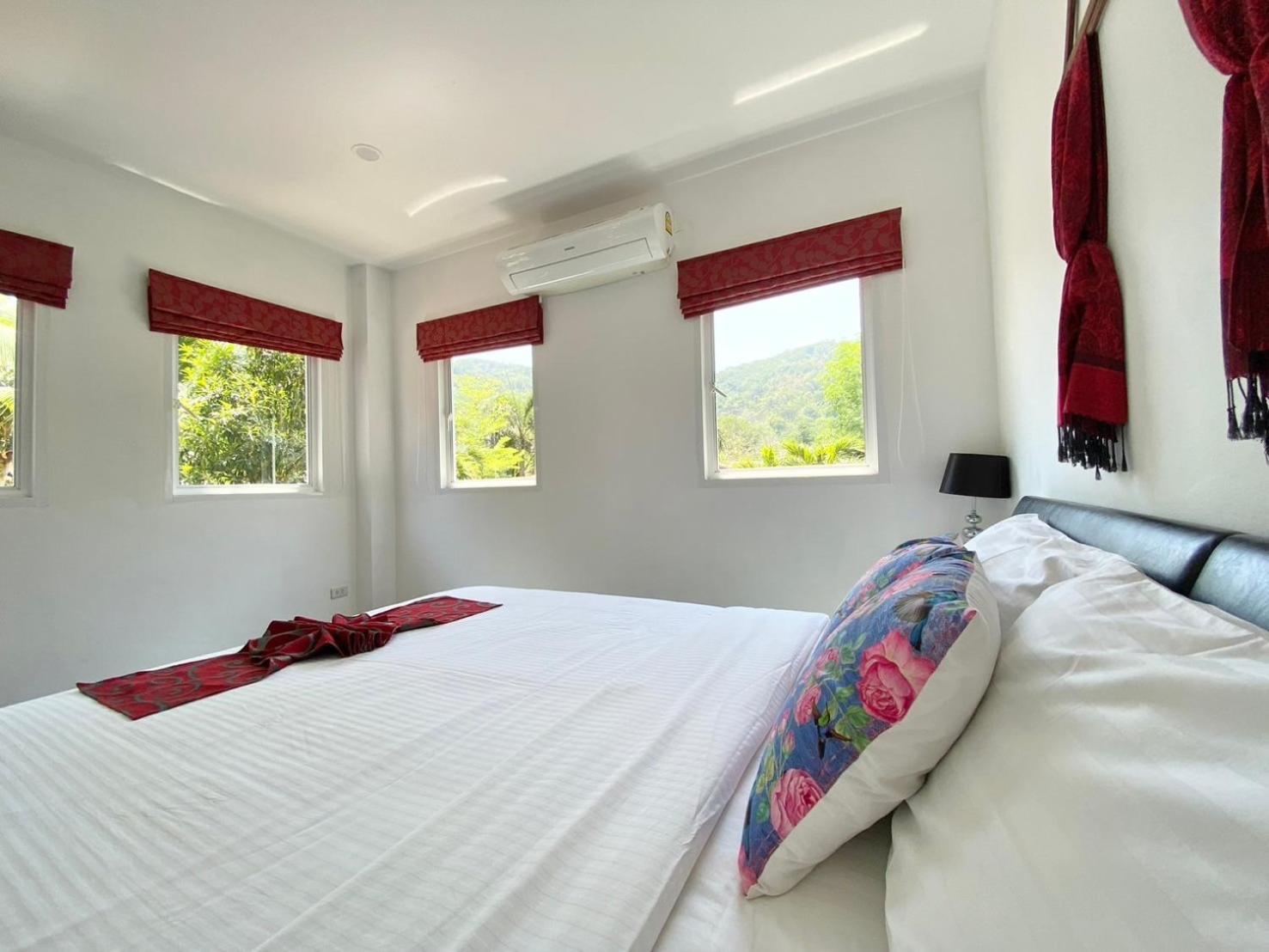 - Nap Dau - 10 Bedroom Private Pool - Phuket Villa Chalong