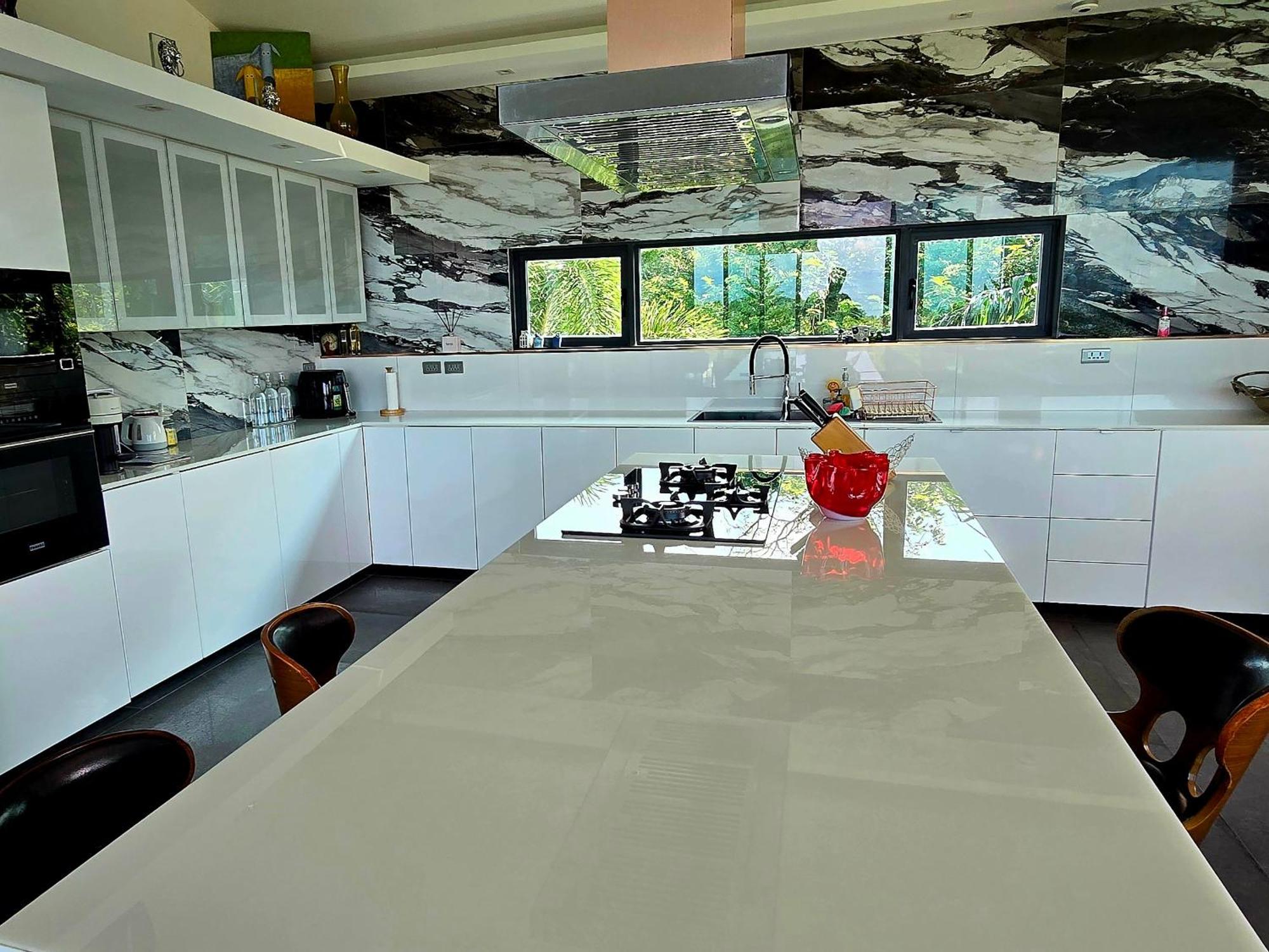 The Glass House Sea View Krabi Pousada