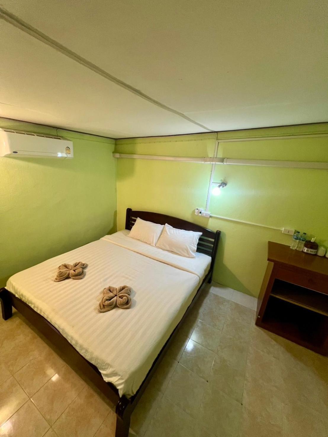 Khaosok Happy House Bed & Breakfast