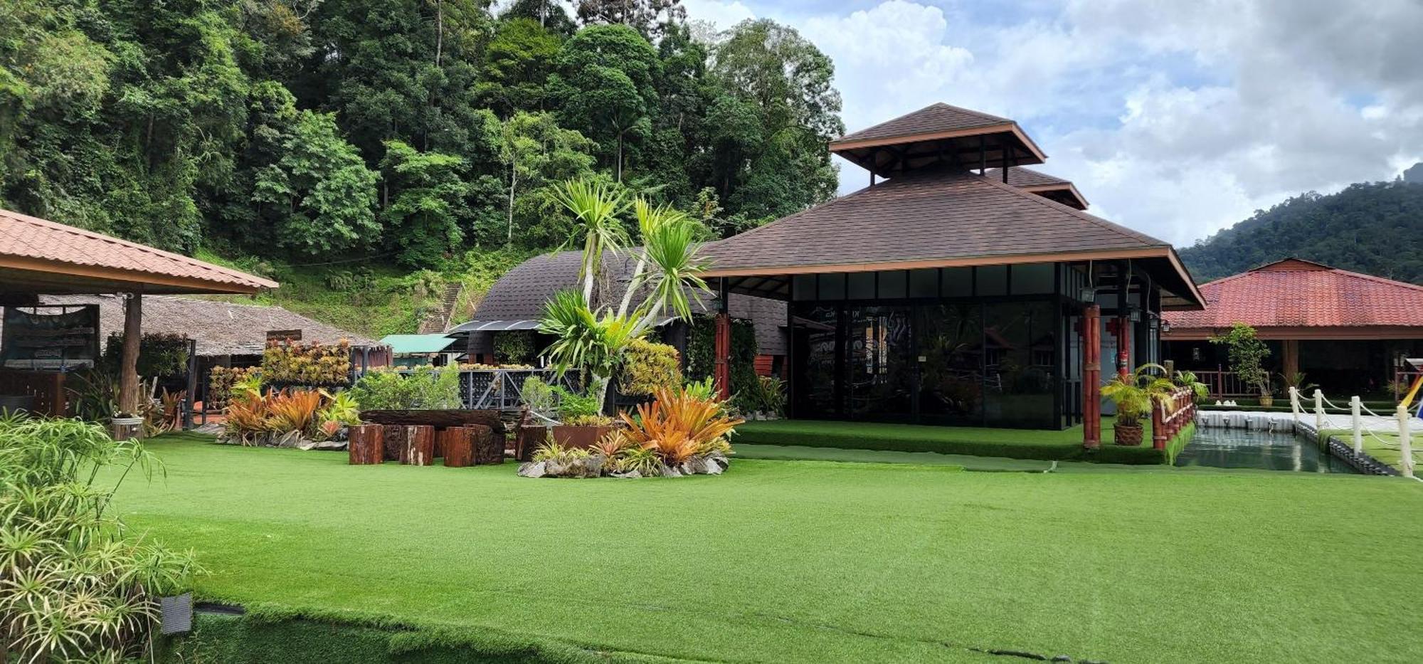 Khaosok Happy House *