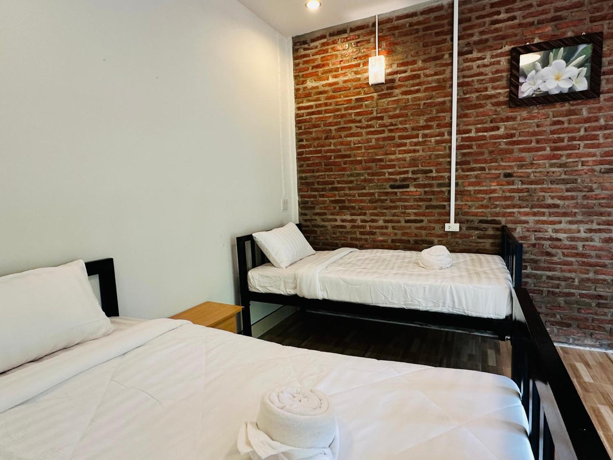 & Hostel Koh Jum