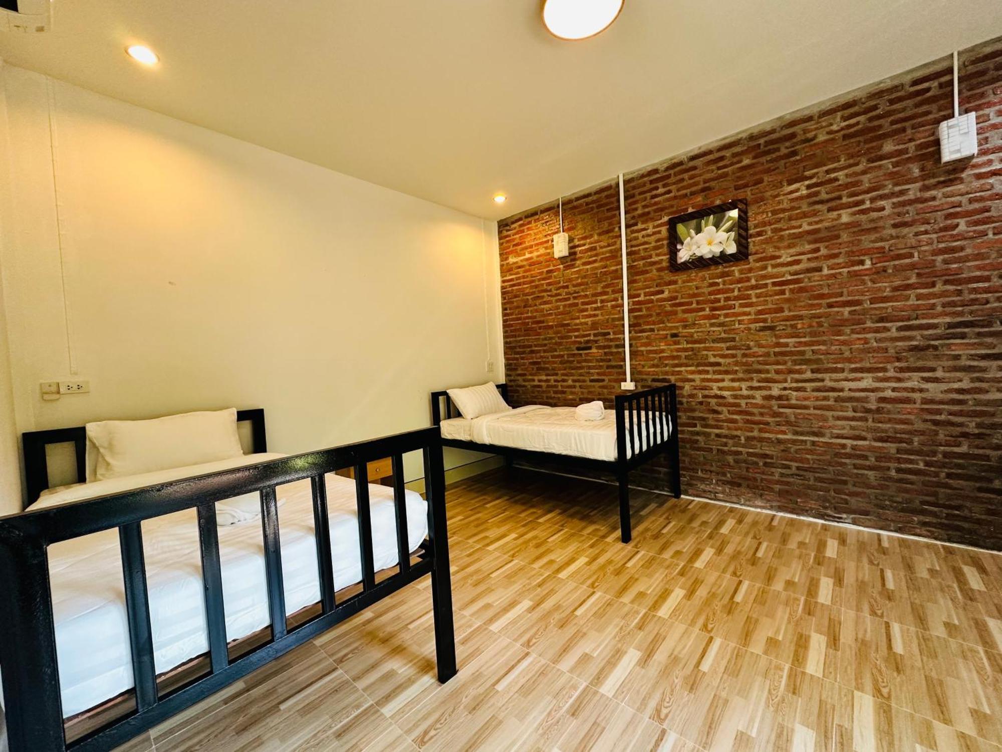 & Hostel Koh Jum