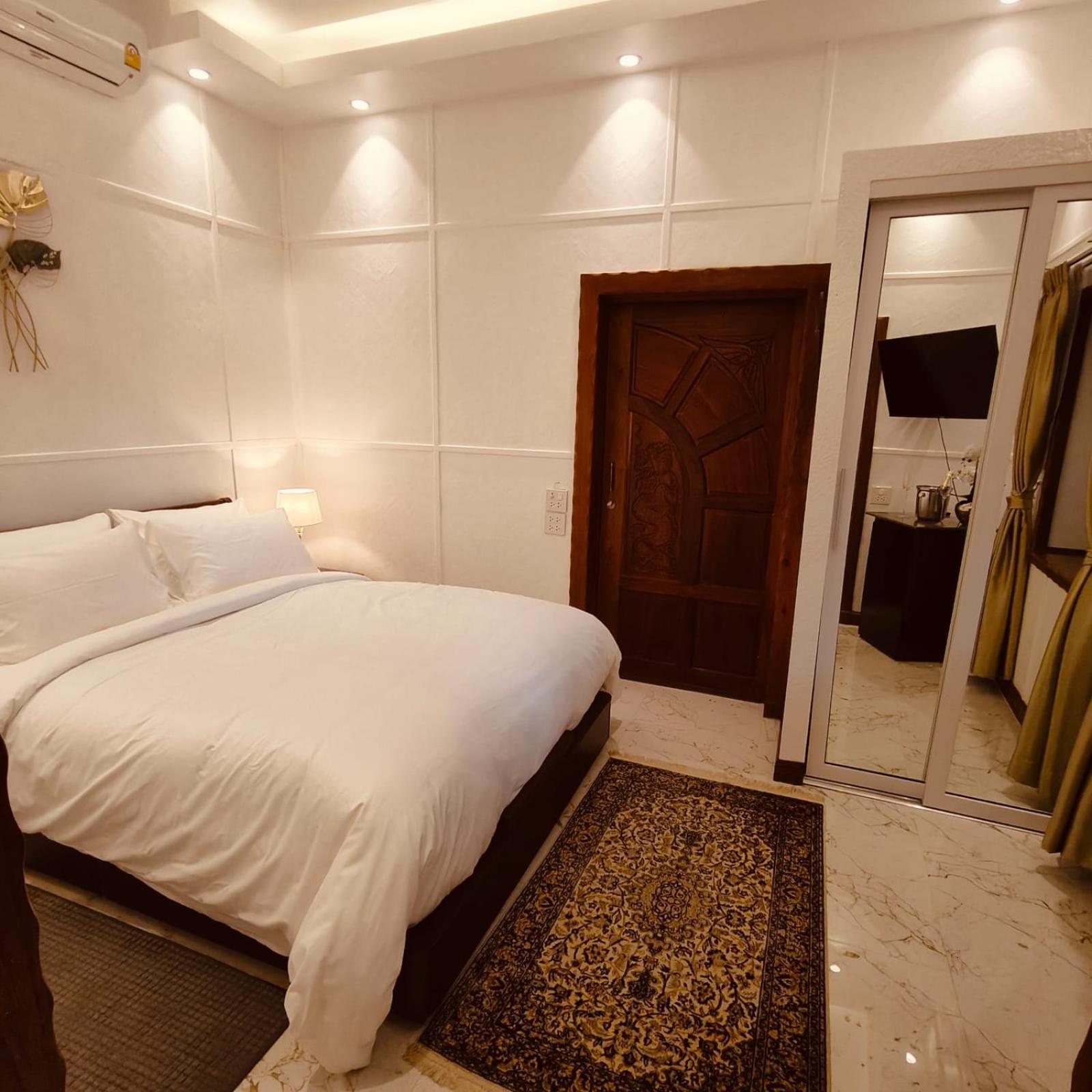Varaya Resort *