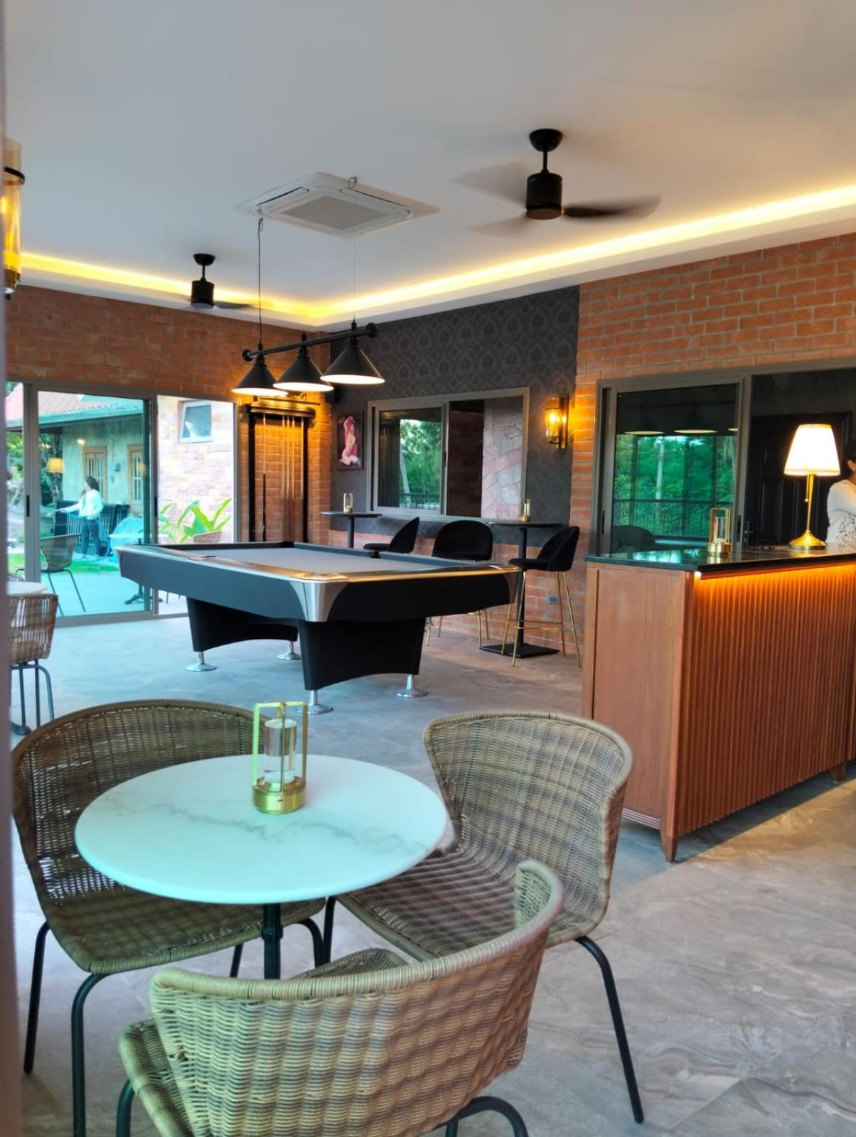 Varaya Resort *