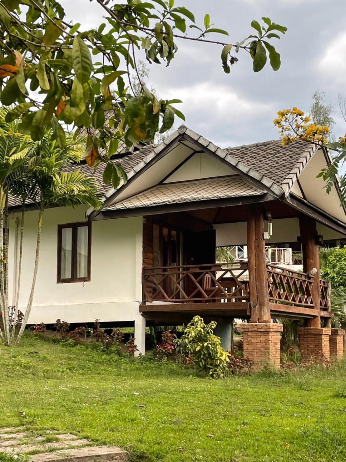 & Baan Chonphao Lodge