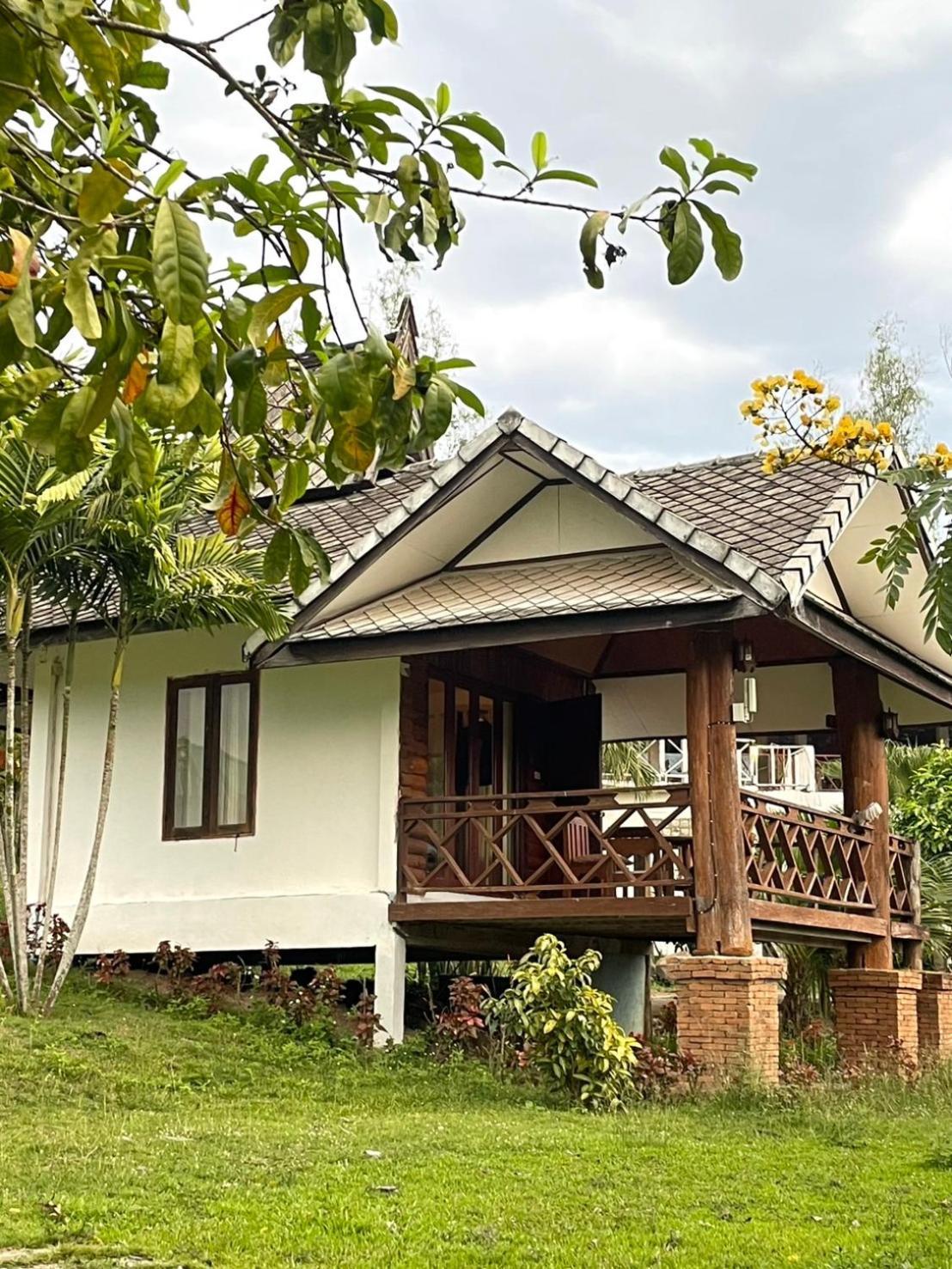 & Baan Chonphao Lodge *