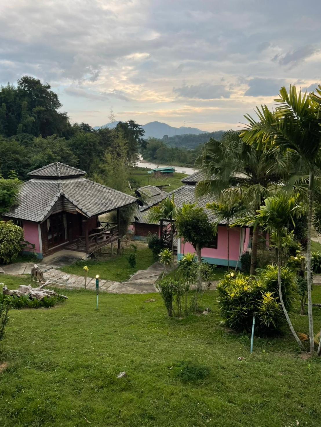 & Baan Chonphao Lodge Pai