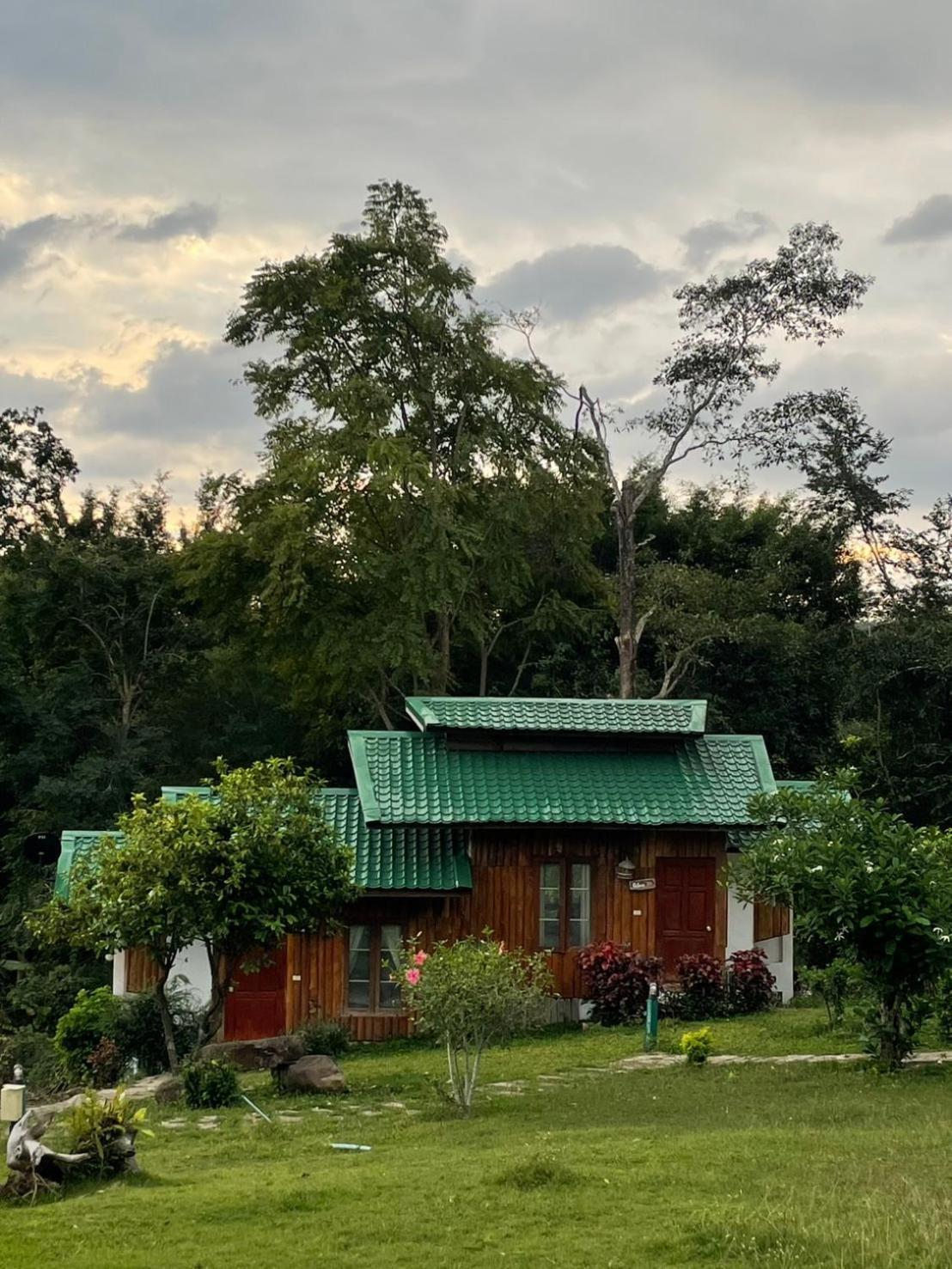 Lodge & Baan Chonphao *