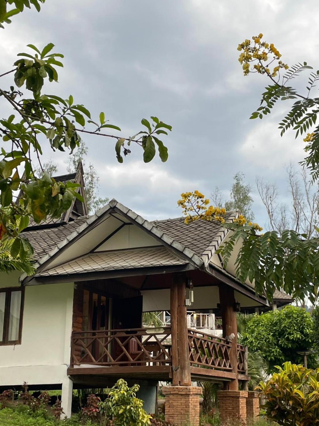 & Baan Chonphao Lodge Pai