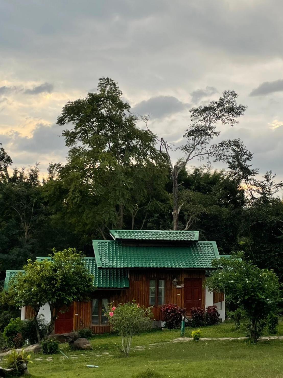 Lodge & Baan Chonphao *