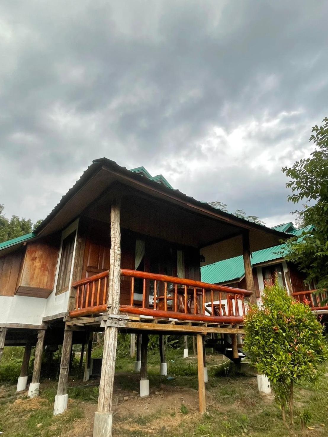 & Baan Chonphao Lodge