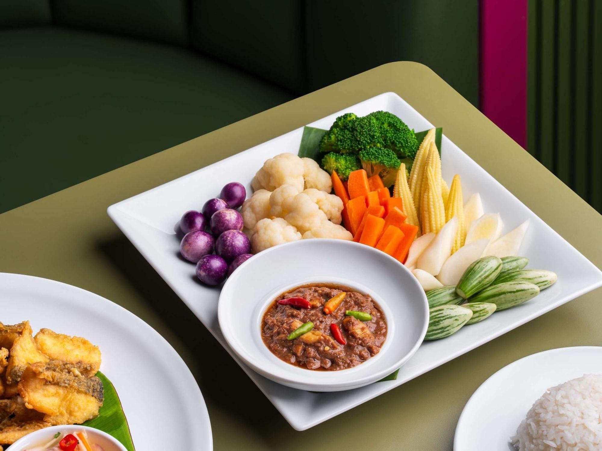 Mercure Rayong Lomtalay & 4* Mae Phim