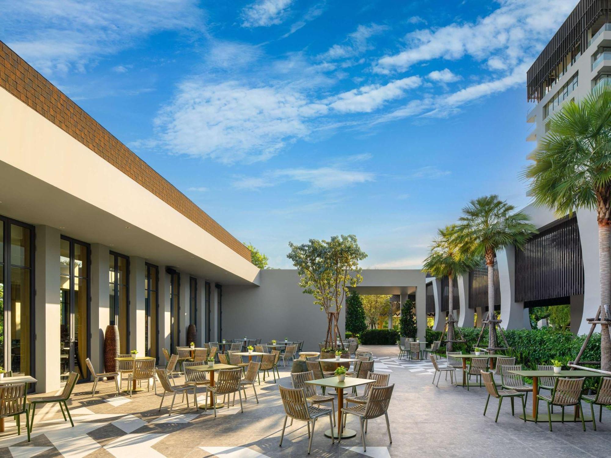 Mercure Rayong Lomtalay & Resort