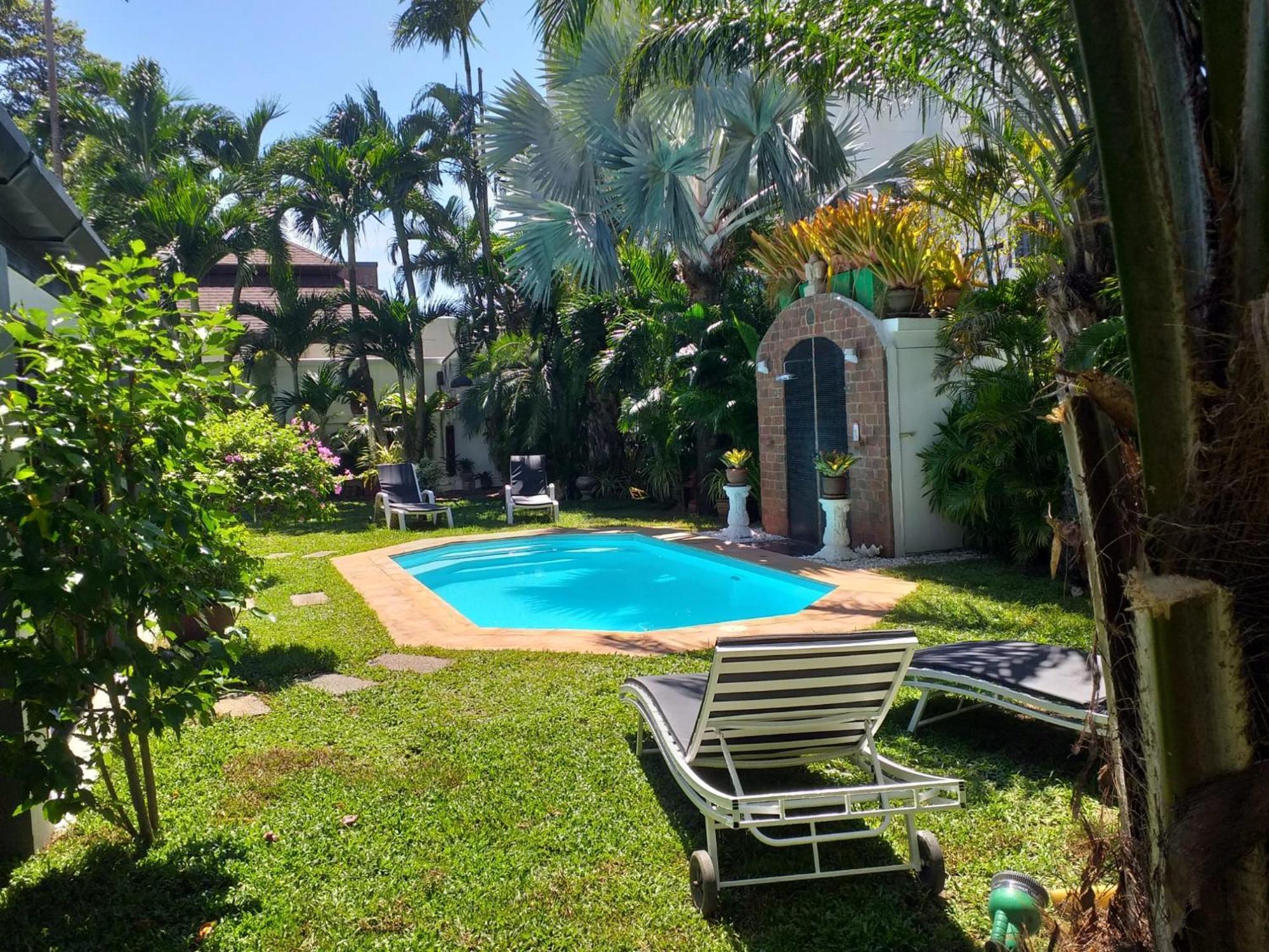 Bjou, Cosy Tropical