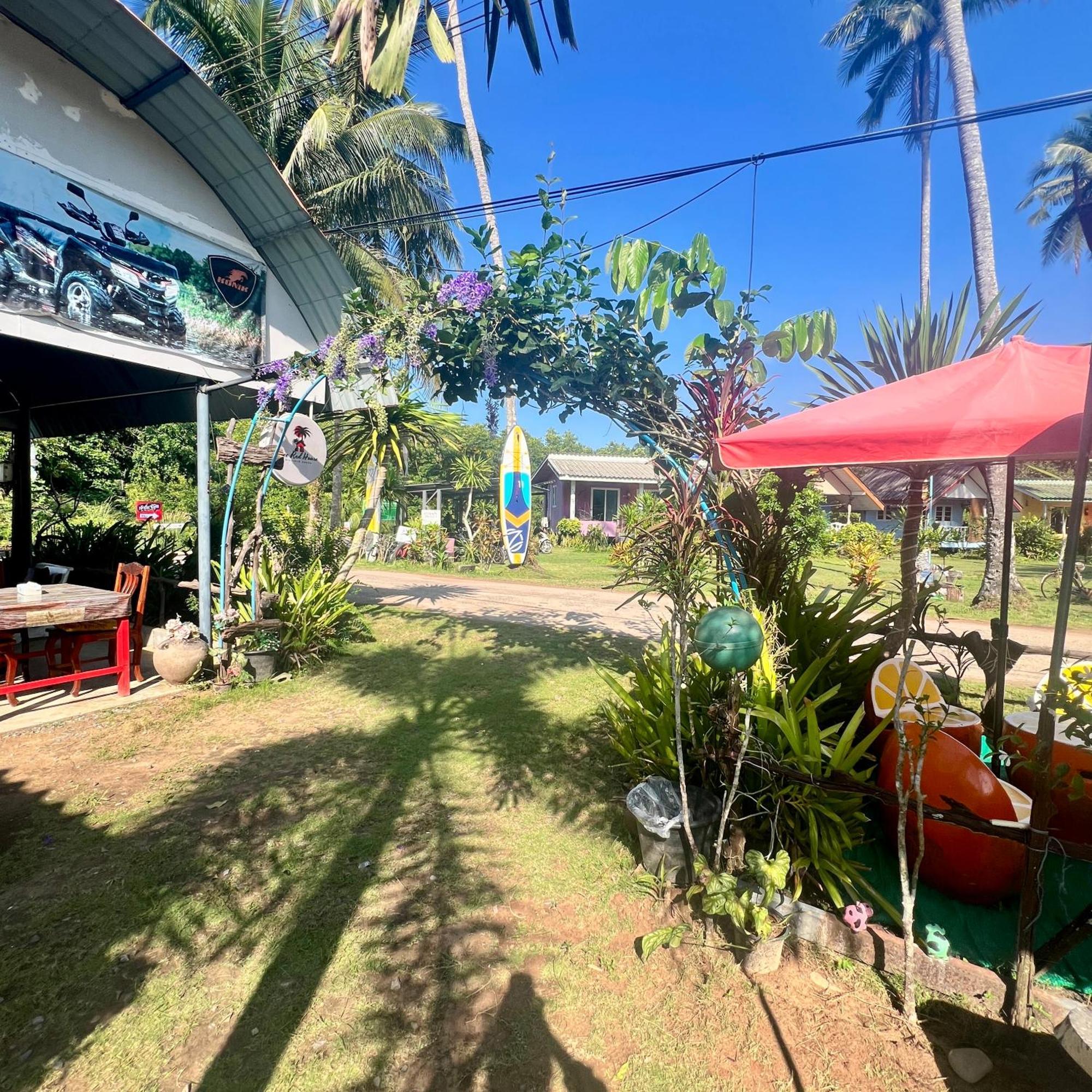 Lee Red House Resort Ban Lak Uan