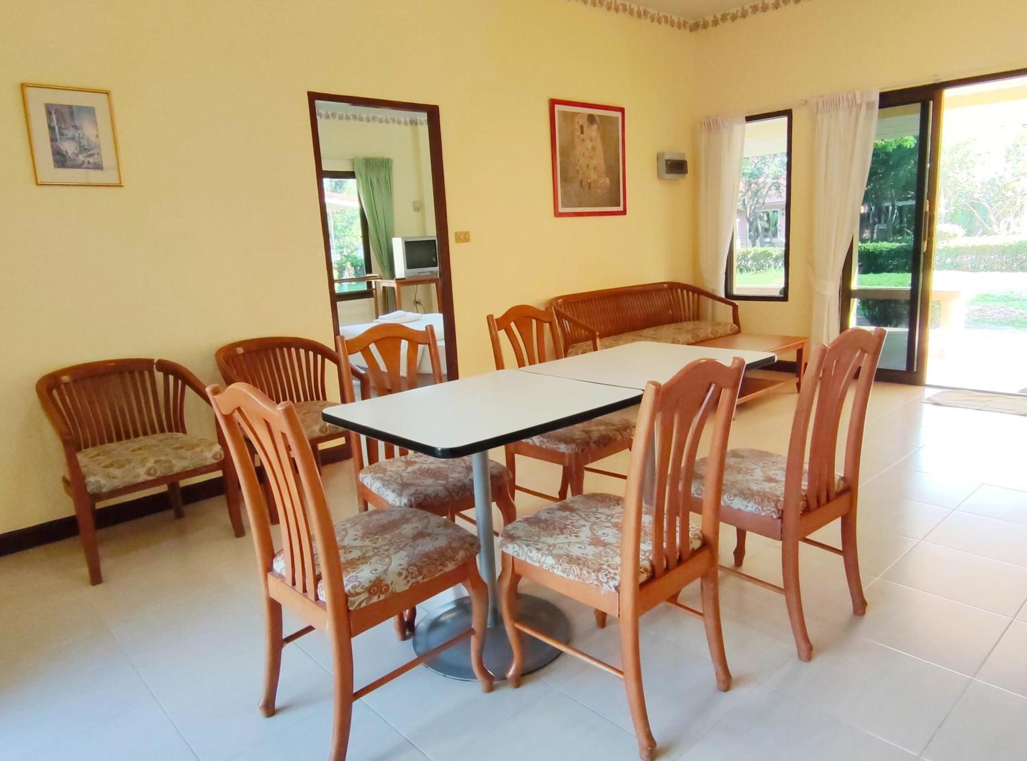 Thara Cholapruek 3*