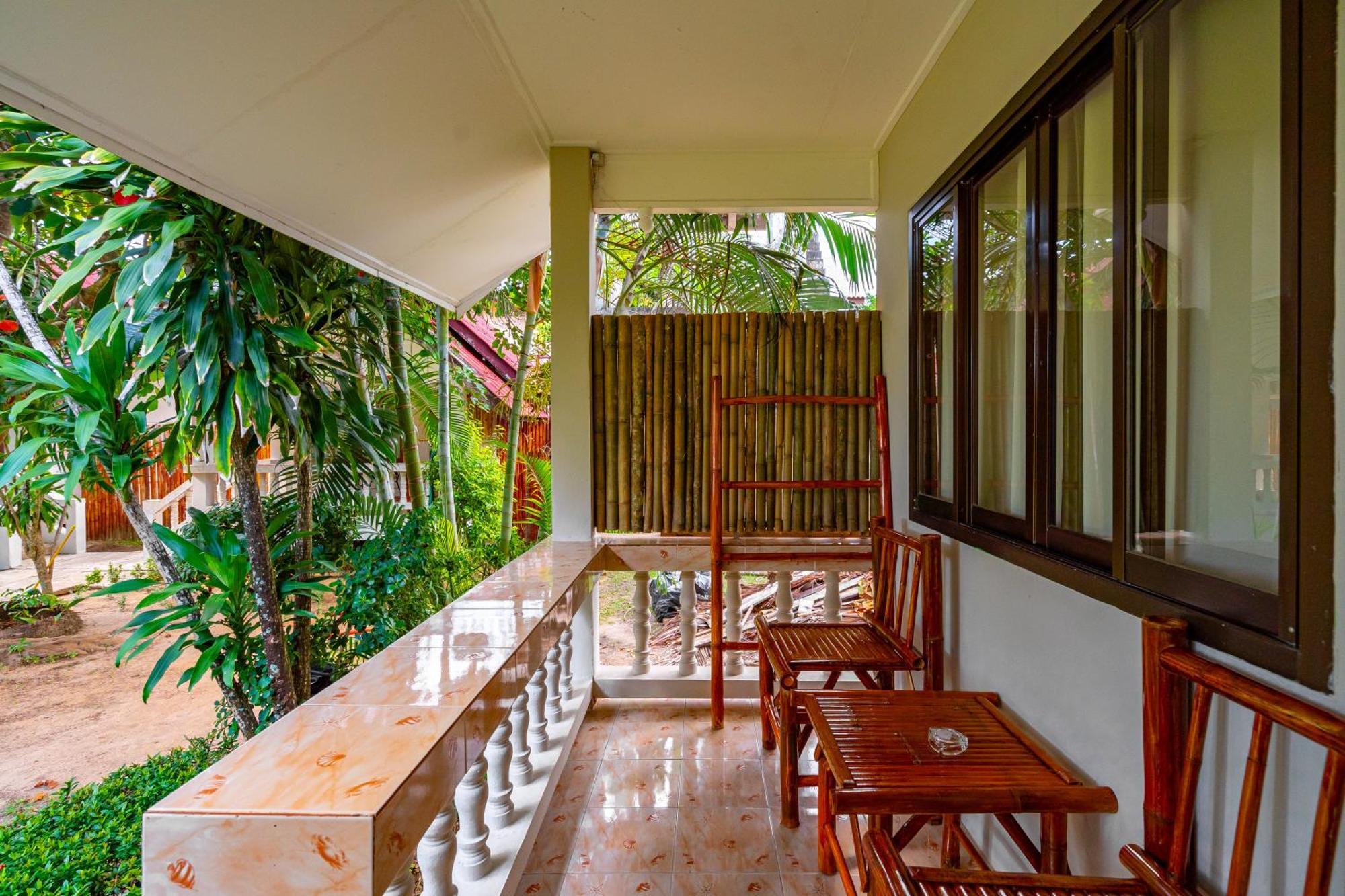Lanta Beachfront Resort *