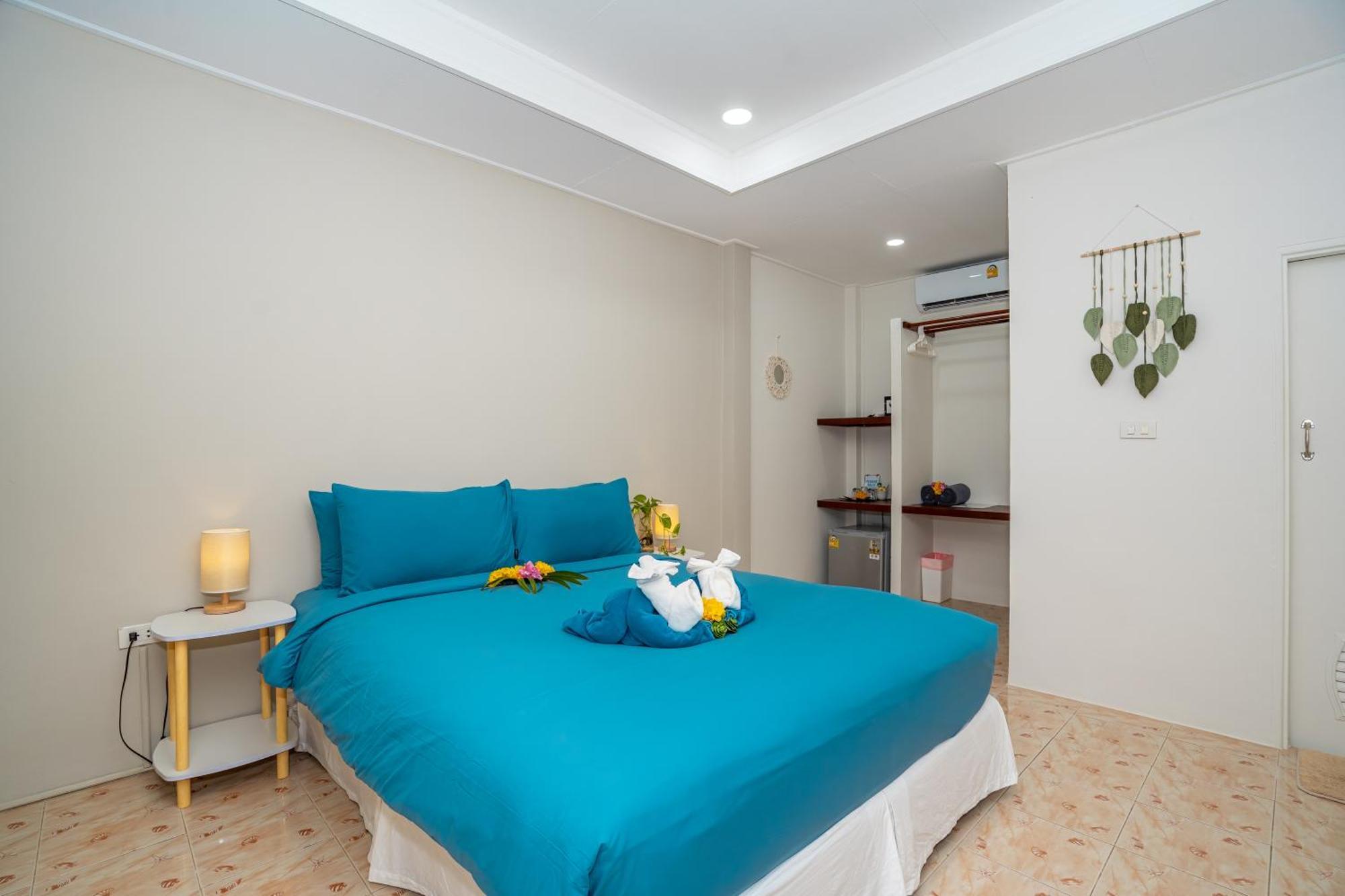 Lanta Beachfront Resort *
