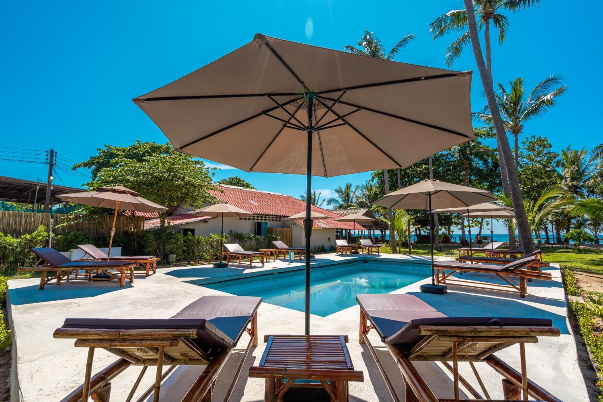 Lanta Beachfront Resort *