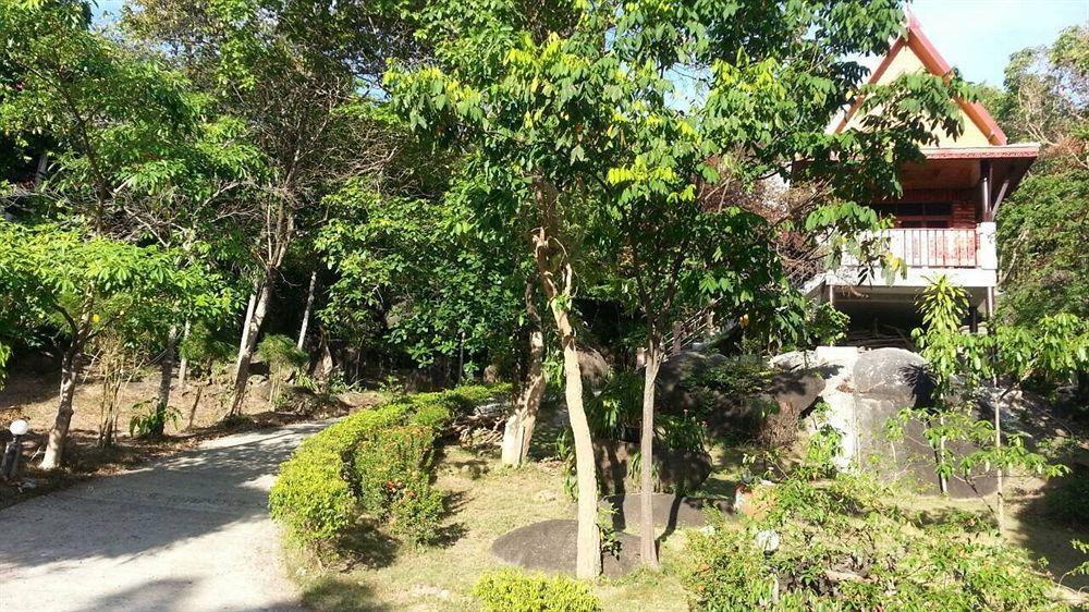 Sea Rock Resort 2*