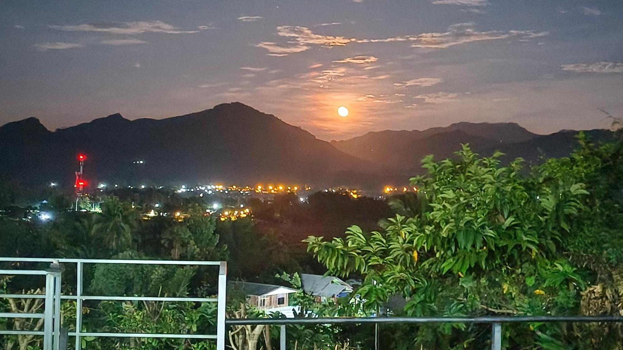นะลาวิว Nala View Guest house Pua
