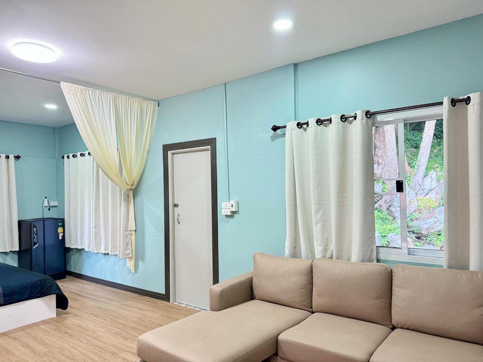 Guest house นพรัตน์การ์เด้นฮิลล์