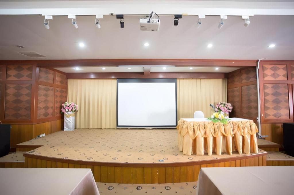 Hotel 100 Islands & Surat Thani