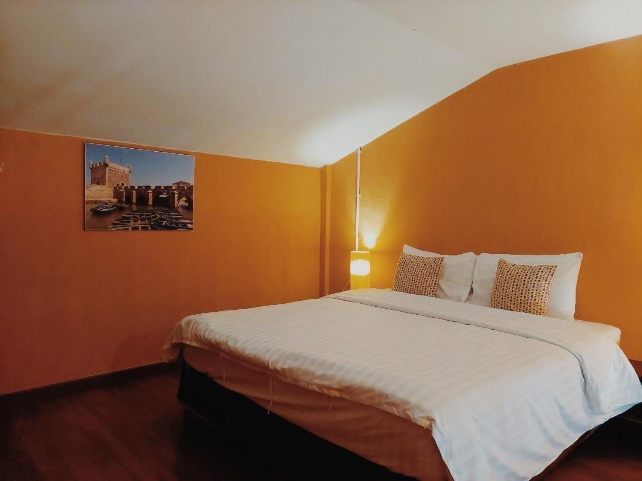 Retro Box Hotel Chumphon