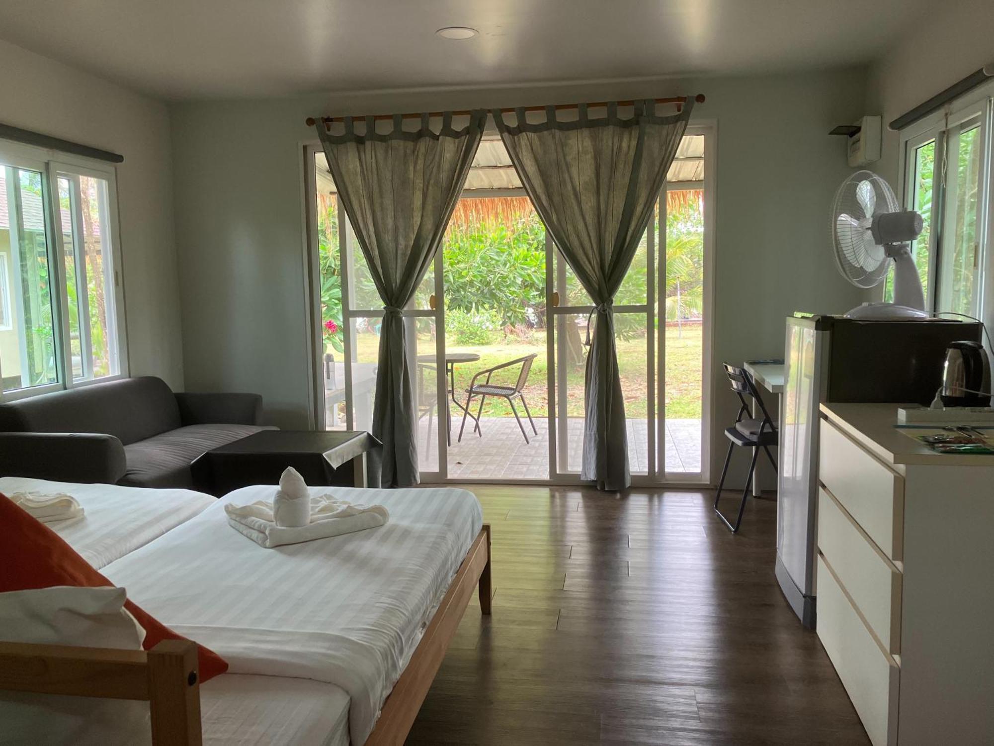 Naivacha Tent Koh Mak