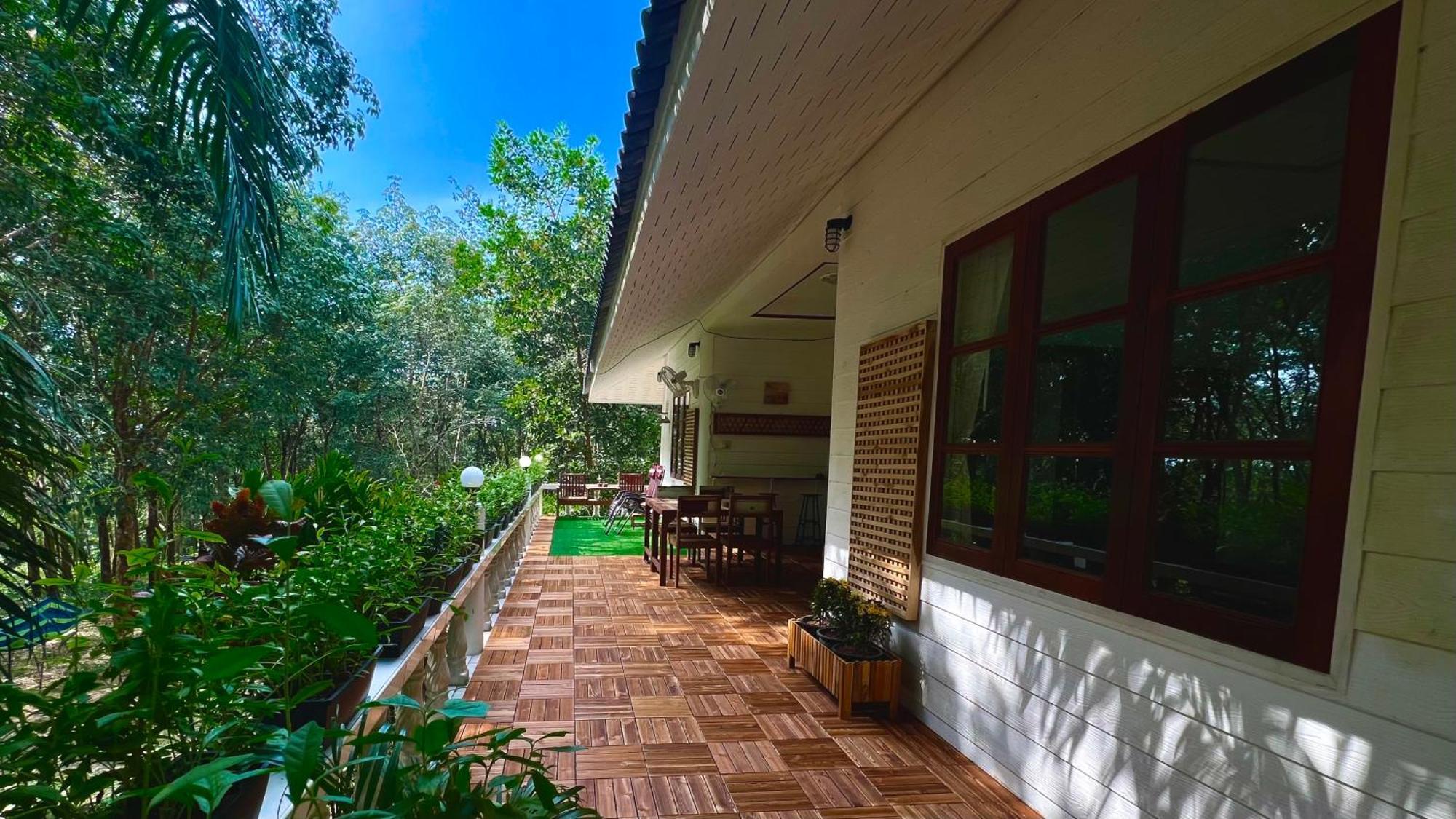 Kood Life Guest house 4*