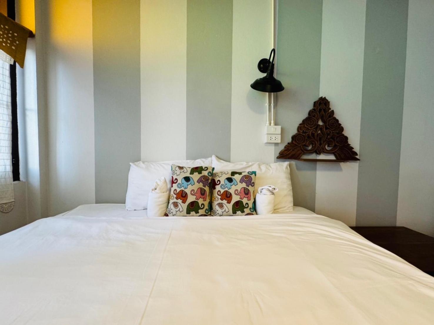 Retro At Phra Sing Guest house