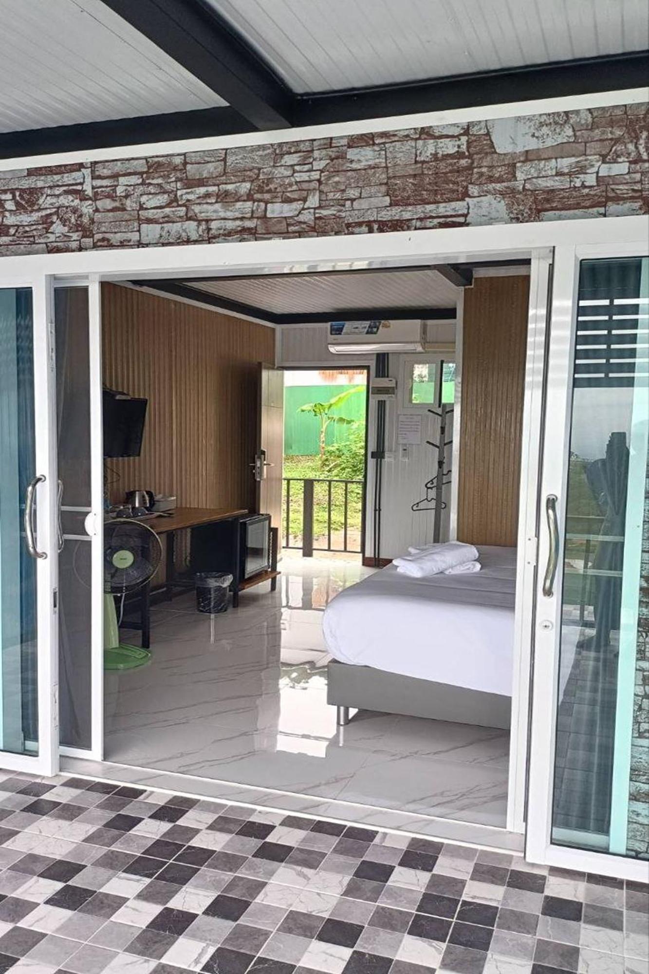 Ice Hill Hotel 2*