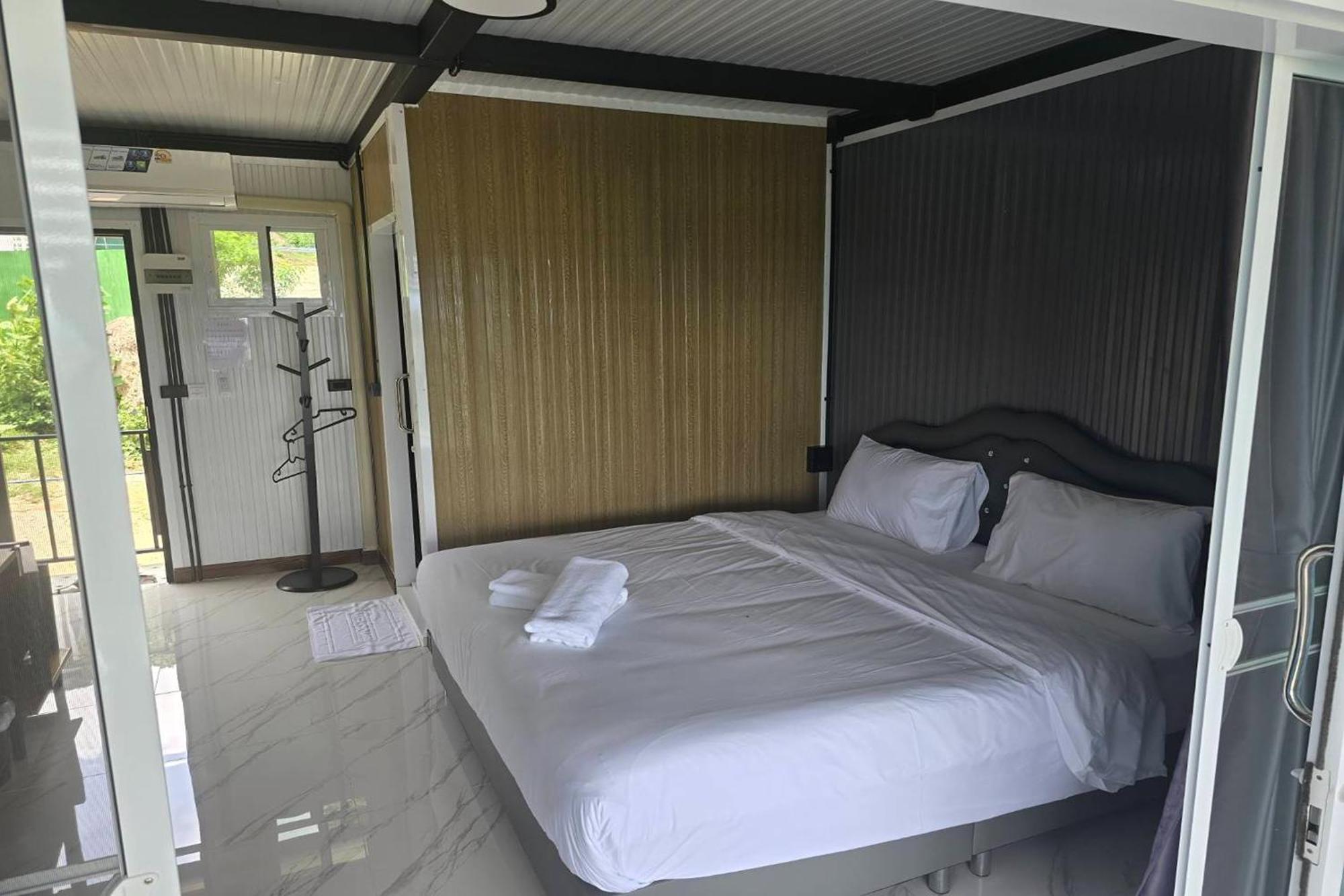 Ice Hill Hotel